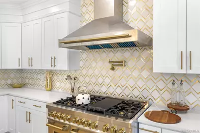 19 Mead Lane, Westbury, NY 11590 - Photo 9