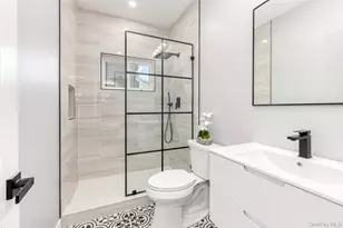 19 Mead Ln, Westbury, NY 11590 - Photo 17