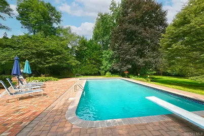 21 W Mall Drive, Huntington, NY 11743 - Photo 35