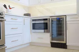 71 New St, Huntington, NY 11743 - Photo 3