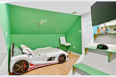 588 Newton Avenue, Uniondale, NY 11553 - Photo 9