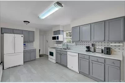 125 Grand Avenue, Shirley, NY 11967 - Photo 5