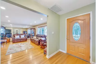 338 Stewart Avenue, Bethpage, NY 11714 - Photo 13