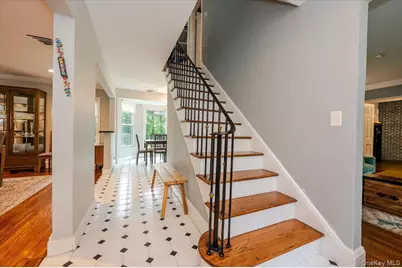 113 Old Mill Road, Great Neck, NY 11023 - Photo 3