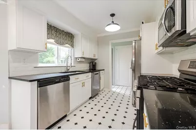 113 Old Mill Road, Great Neck, NY 11023 - Photo 11