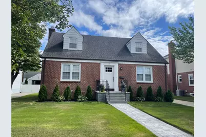 24 Tulip Lane, New Hyde Park, NY 11040 - Photo 1