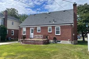 24 Tulip Ln, New Hyde Park, NY 11040 - Photo 5