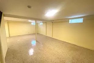 24 Tulip Ln, New Hyde Park, NY 11040 - Photo 29