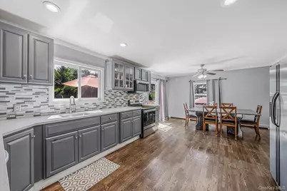 10 Roy Avenue, West Islip, NY 11795 - Photo 9