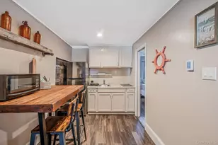 10 Roy Ave, West Islip, NY 11795 - Photo 17