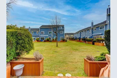 100-18 Baker Court, Island Park, NY 11558 - Photo 17