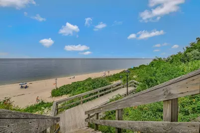 30 Center Drive, Riverhead, NY 11901 - Photo 11