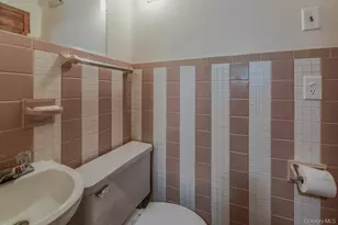 30 Center Dr, Riverhead, NY 11901 - Photo 19