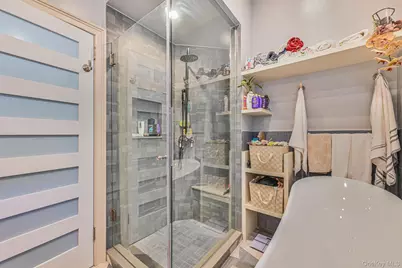 129 Guenther Avenue, Valley Stream, NY 11580 - Photo 5