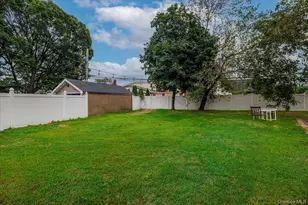 631 Lenore Ln, Elmont, NY 11003 - Photo 15