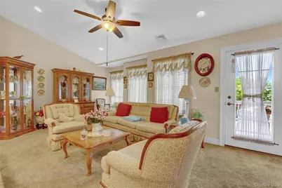 16 Della Drive, West Babylon, NY 11704 - Photo 9