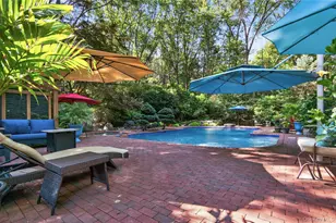 18 Roundtree Dr, Melville, NY 11747 - Photo 33