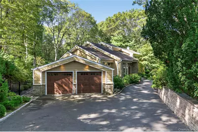 18 Roundtree Drive, Melville, NY 11747 - Photo 3