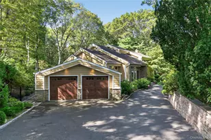 18 Roundtree Dr, Melville, NY 11747 - Photo 3