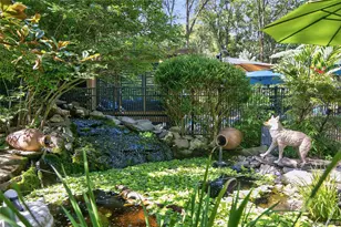 18 Roundtree Dr, Melville, NY 11747 - Photo 31