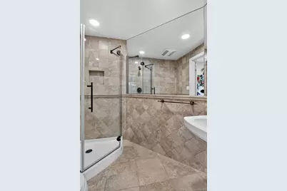 18 Roundtree Drive, Melville, NY 11747 - Photo 11