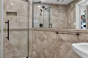 18 Roundtree Dr, Melville, NY 11747 - Photo 11