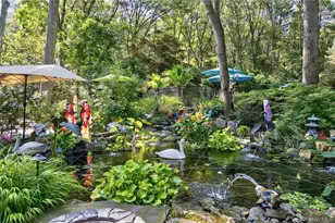 18 Roundtree Dr, Melville, NY 11747 - Photo 39