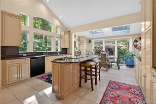 18 Roundtree Dr, Melville, NY 11747 - Photo 9