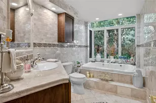 18 Roundtree Dr, Melville, NY 11747 - Photo 17