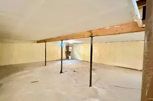 60 Periwinkle Rd, Levittown, NY 11756 - Photo 31