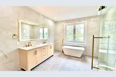 60 Periwinkle Road, Levittown, NY 11756 - Photo 21