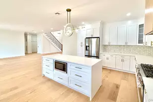 60 Periwinkle Rd, Levittown, NY 11756 - Photo 9