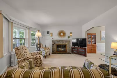 67 Maple Drive, New Hyde Park, NY 11040 - Photo 5