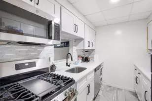 195 Lake Pointe Cir, Middle Island, NY 11953 - Photo 7