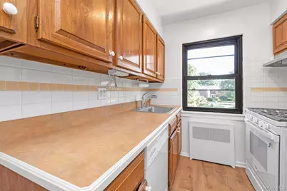 1197 E Broadway #K24, Hewlett, NY 11557 - Photo 7