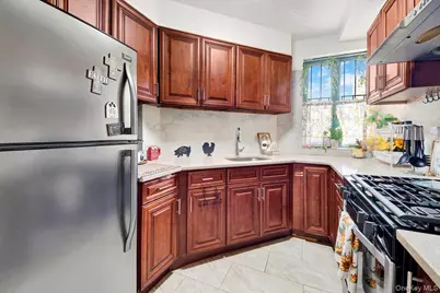 1595 Metropolitan Avenue #7D, Bronx, NY 10462 - Photo 11