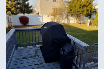 78 E Seacrest Avenue, Lindenhurst, NY 11757 - Photo 19