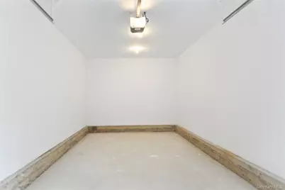 111 Fairfield Avenue, Port Washington, NY 11050 - Photo 21