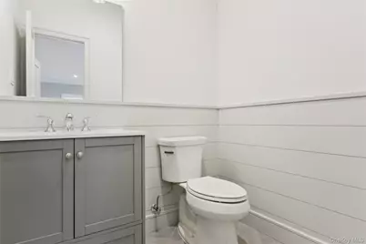 111 Fairfield Avenue, Port Washington, NY 11050 - Photo 19