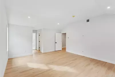 111 Fairfield Avenue, Port Washington, NY 11050 - Photo 11