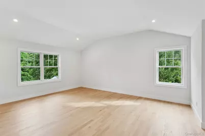 111 Fairfield Avenue, Port Washington, NY 11050 - Photo 9