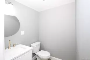 16 Eleanor Rd, Plainview, NY 11803 - Photo 21