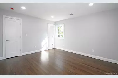 16 Eleanor Road, Plainview, NY 11803 - Photo 13