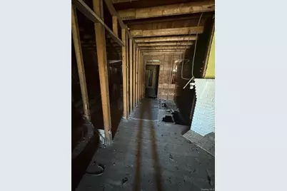 125 S Clinton Avenue, Bay Shore, NY 11706 - Photo 5