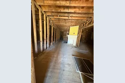 125 S Clinton Avenue, Bay Shore, NY 11706 - Photo 3