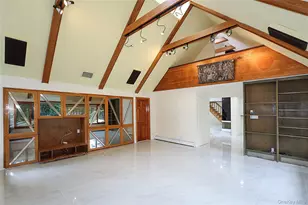 81 Carriage Ln, Roslyn Heights, NY 11577 - Photo 9