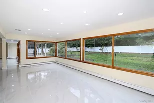 81 Carriage Ln, Roslyn Heights, NY 11577 - Photo 23