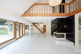 81 Carriage Ln, Roslyn Heights, NY 11577 - Photo 17