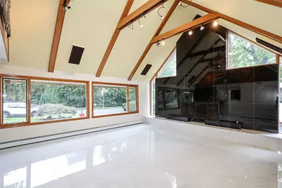 81 Carriage Lane, Roslyn Heights, NY 11577 - Photo 7