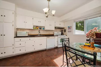 79 E Deer Park Road, Dix Hills, NY 11746 - Photo 5